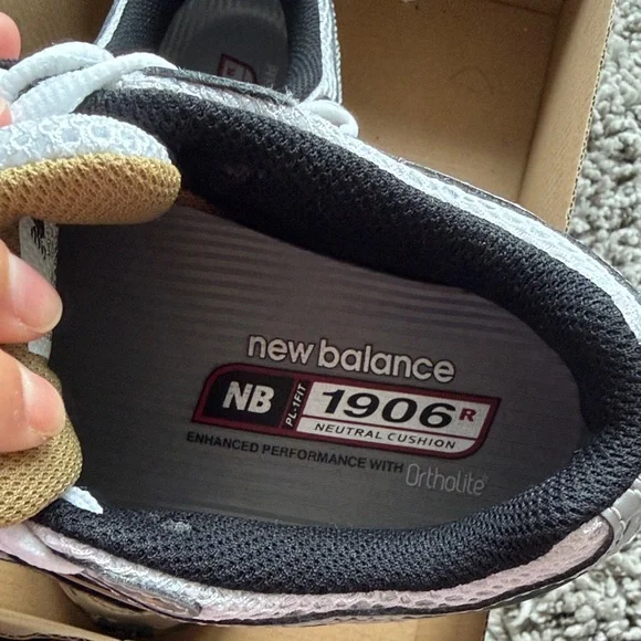 New Balance Silver and Black white gold 1906R size 6.5 - Picture 6 of 8